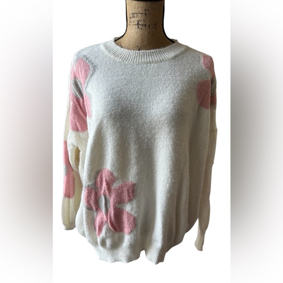 BiBi Pink an Gray Colored Daisy Flower Sweater in Cream - Picture 2 of 12